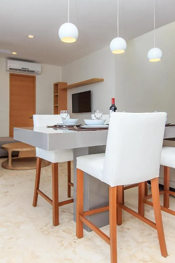A-Nah Apartments, Rooftop Pool, Walking Distance To 5Th Avenue Playa del Carmen Apartment